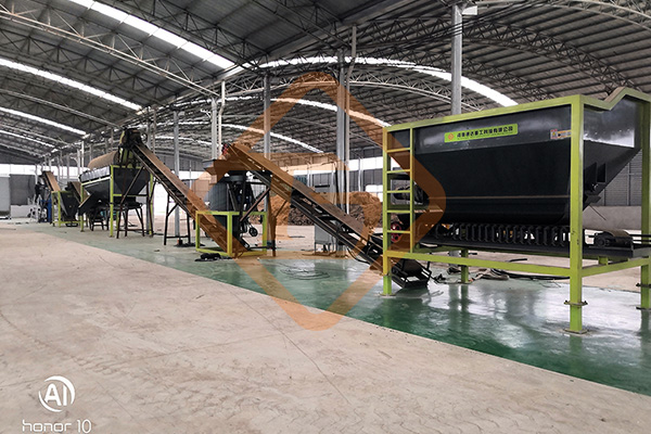 一套小型雞糞有機(jī)肥生產(chǎn)線設(shè)備價(jià)格費(fèi)用多少錢?工藝流程及常見配置分析