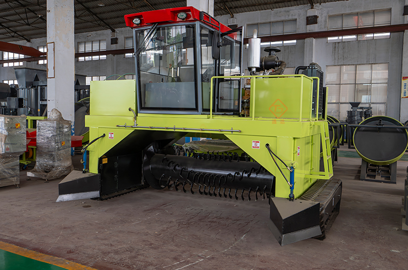 有機(jī)肥履帶式翻拋機(jī)